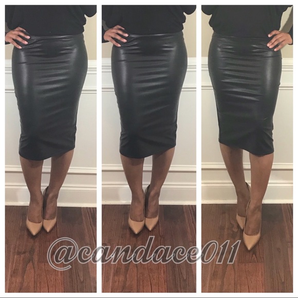 ⭐️LAST ONE⭐️Black Stretch Leather Pencil Skirt (S) - Picture 3 of 7